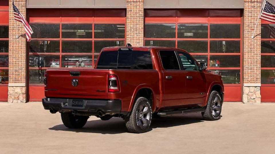 رم 1500 به احترام آتش‌نشانان