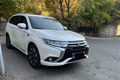 میتسوبیشی، اوتلندر PHEV