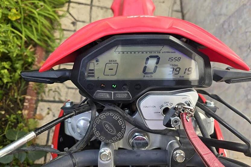 جهان همتا، فلات CRF200